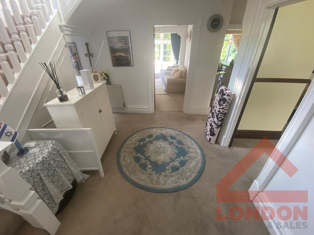 5 bed shared to rent in Heathhurst Road, Sanderstead