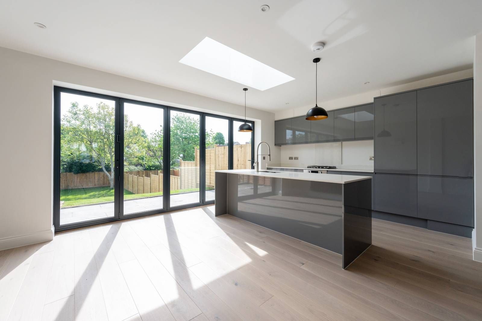 New home, 5 bed property for sale in Oxford Road SM5, Carshalton, Zoopla