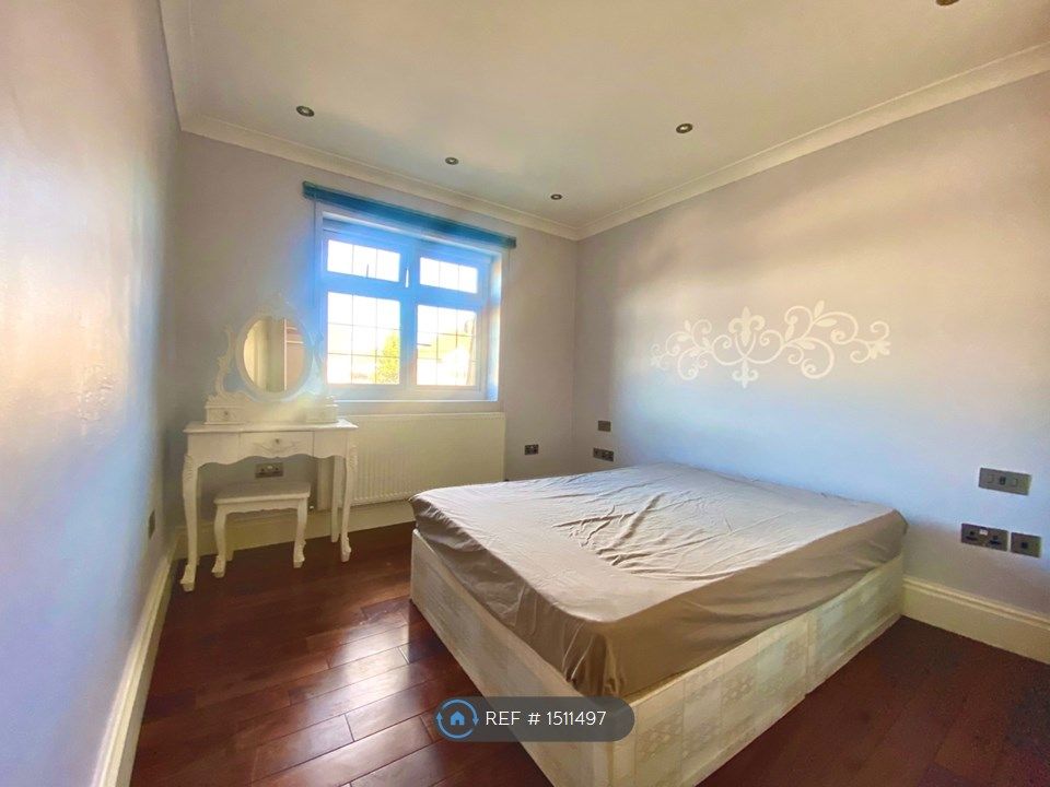 Room to rent in Pinner, Pinner HA5 Zoopla