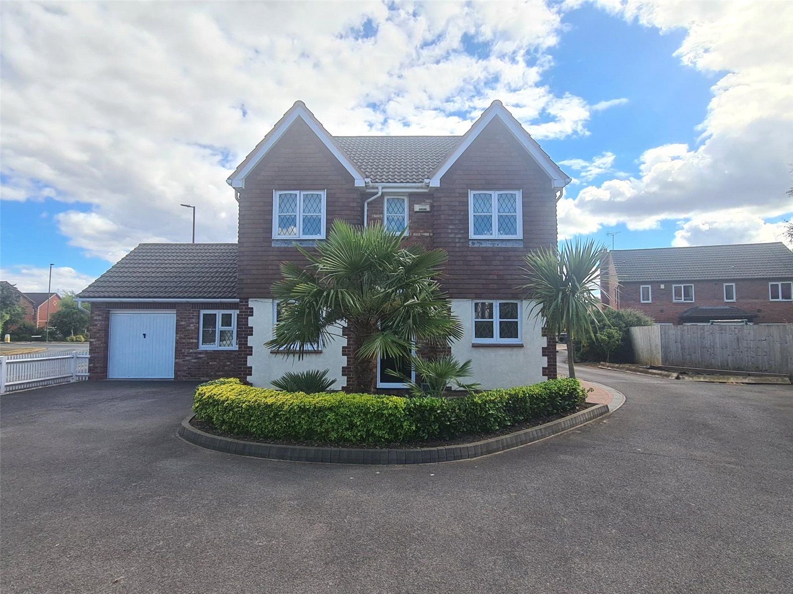 4 bed detached house for sale in Cadbury Close, Hucclecote, Gloucester