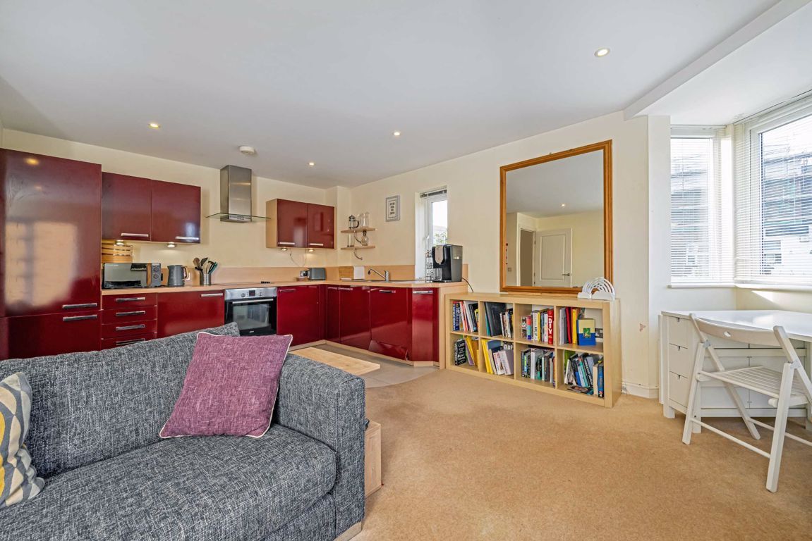2 bed flat for sale in Britannia Road, Surbiton KT5 Zoopla