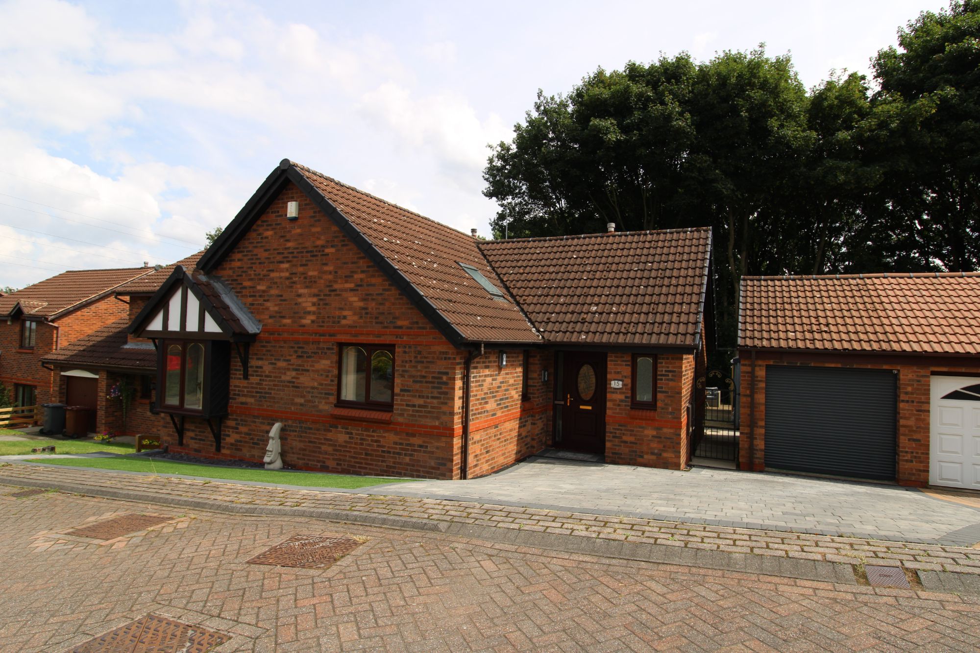 2 bed bungalow for sale in Ibbetson Court, Churwell, Morley, Leeds LS27