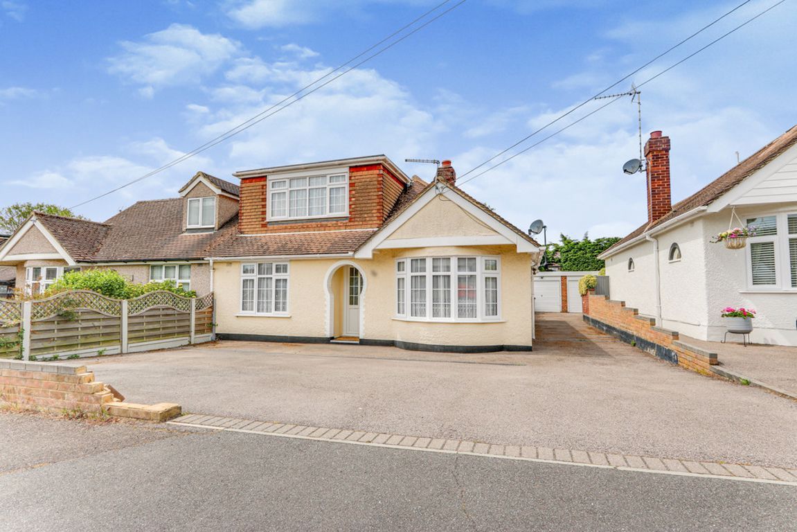 4 bed semidetached bungalow for sale in Clyde Crescent, Rayleigh SS6