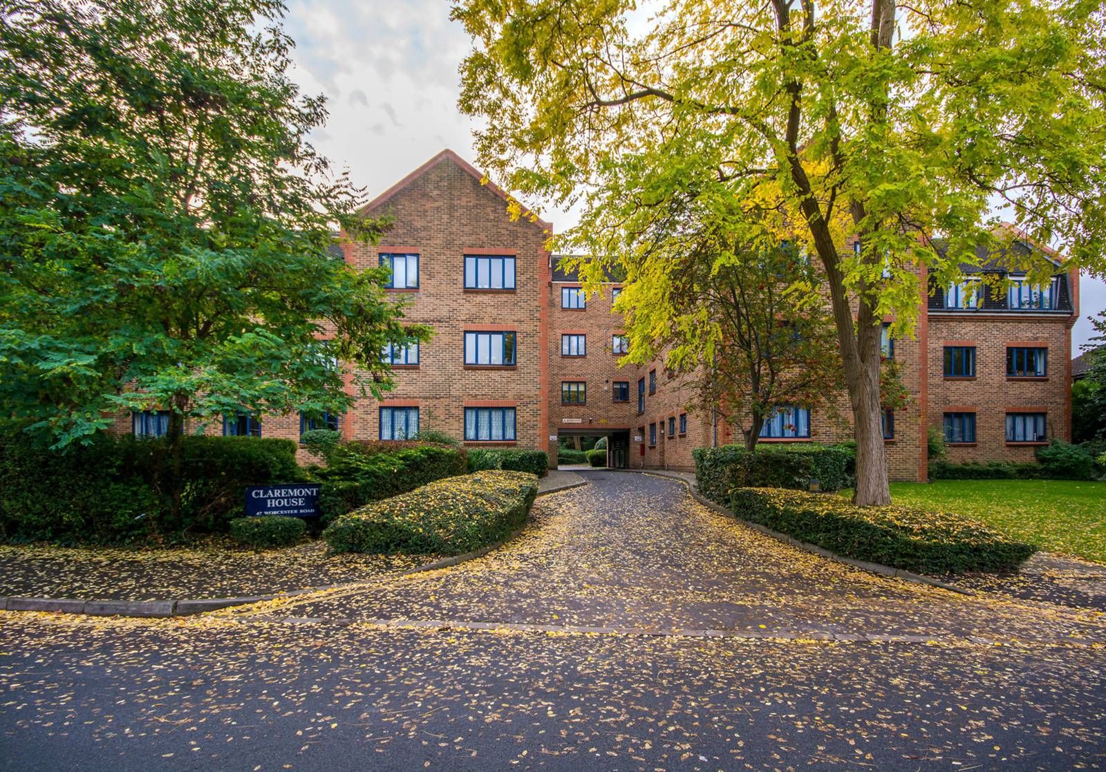 2 bed flat to rent in Worcester Road, Sutton SM2 Zoopla