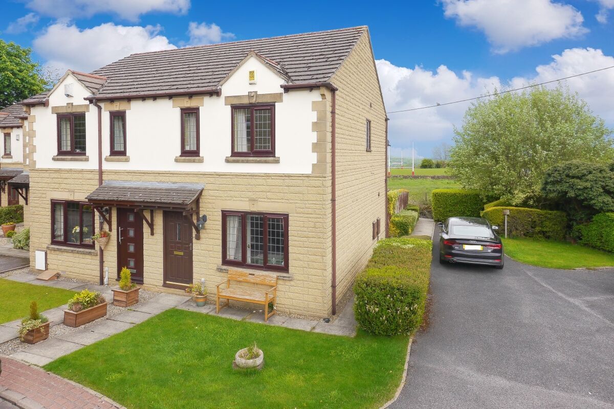 3 bed property for sale in Moorland Avenue, Baildon, Shipley BD17 Zoopla