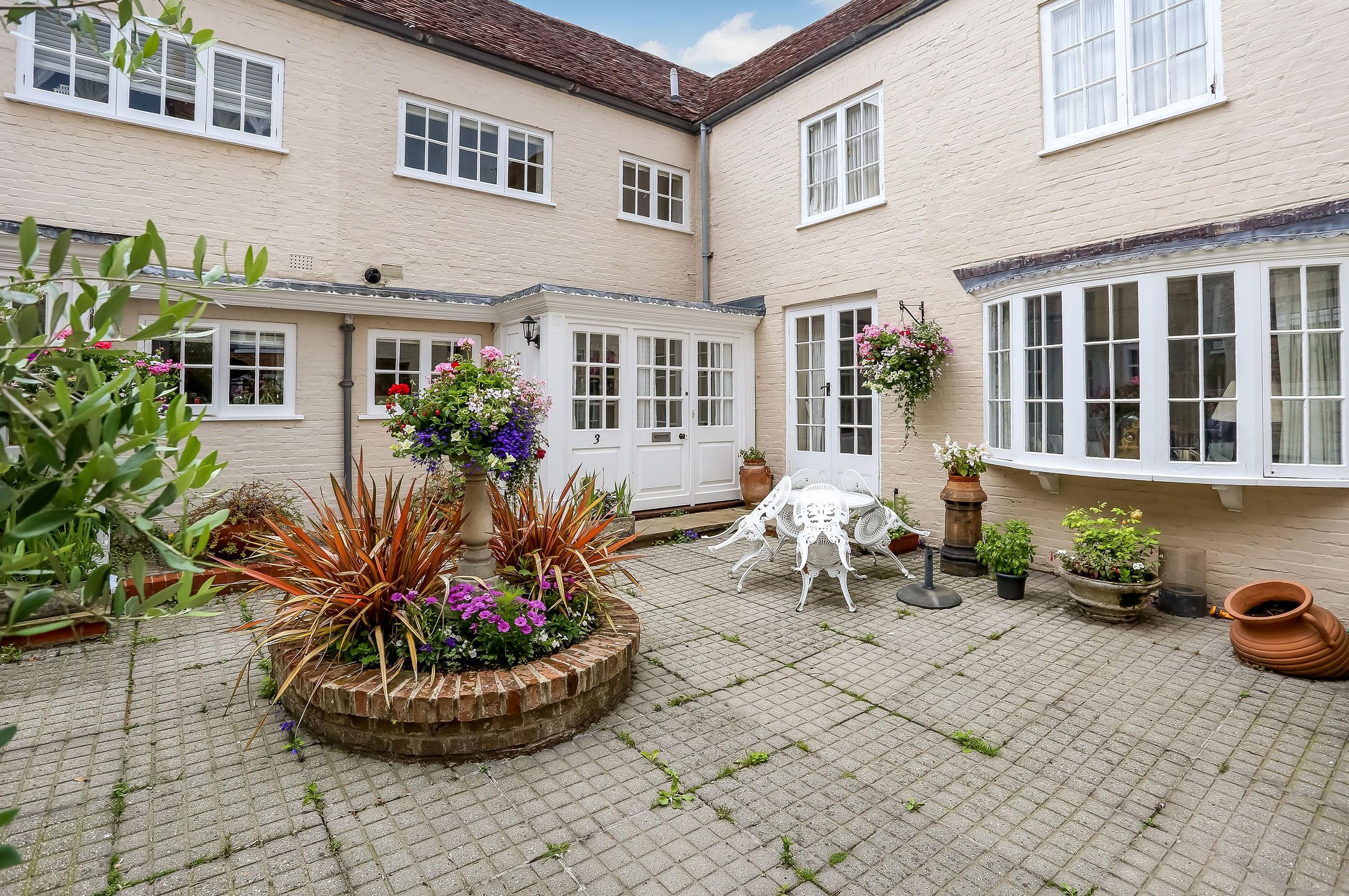 Masons Yard, St. Thomas Street, Winchester, Hampshire SO23  