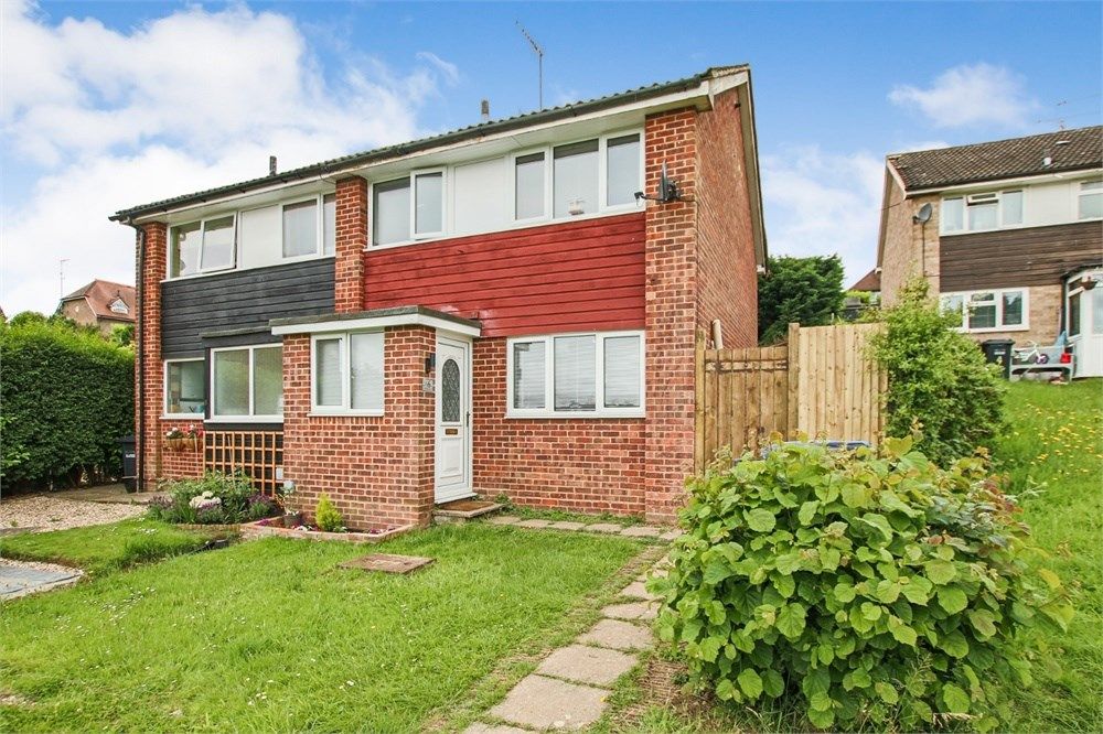 3 bed semidetached house for sale in Kennedy Avenue, East Grinstead