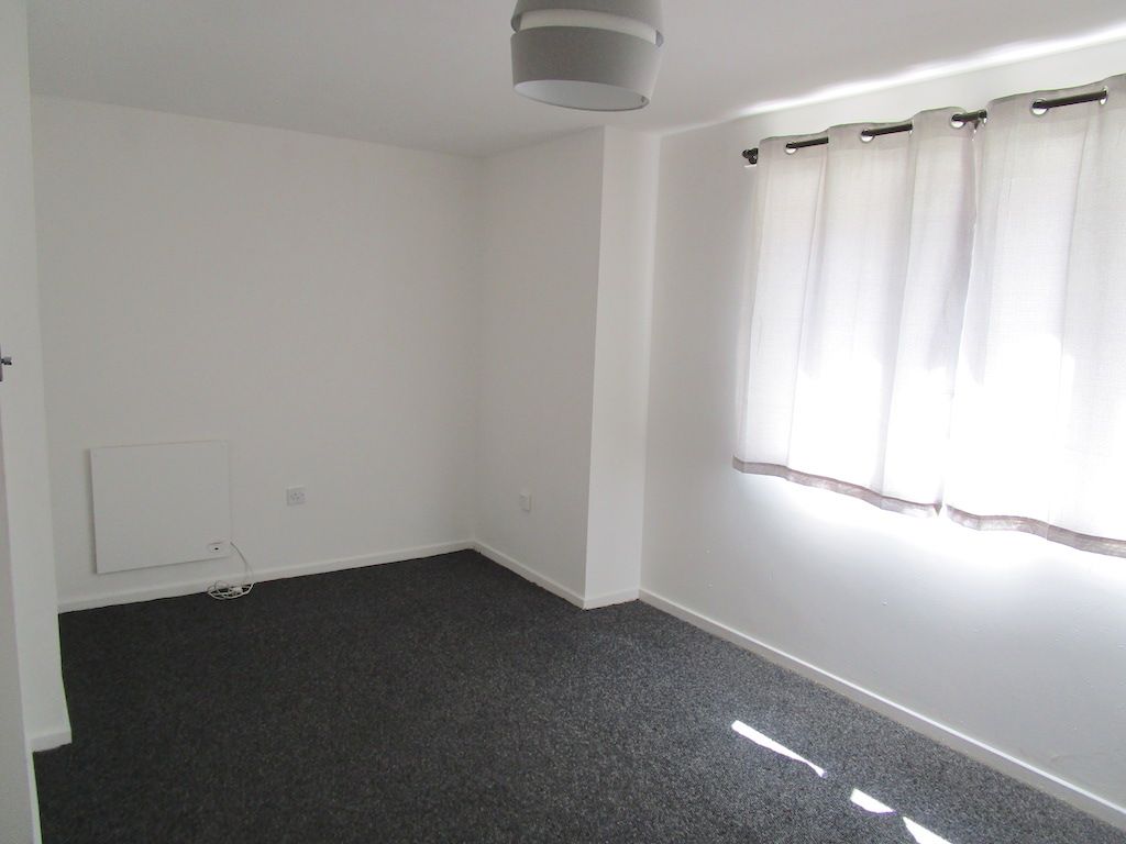 2 bed flat to rent in Foxdale Drive, Brierley Hill DY5 Zoopla