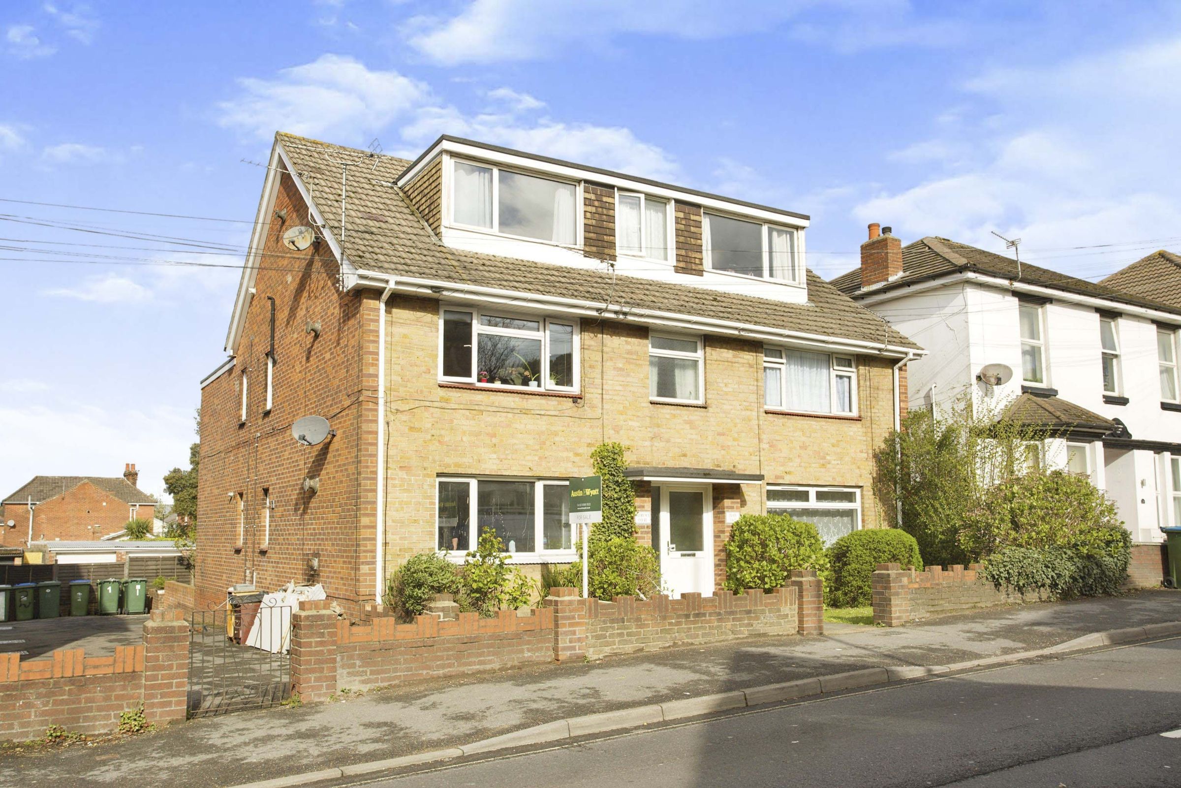 2 bed flat for sale in Florence Court, Bullar Road, Southampton