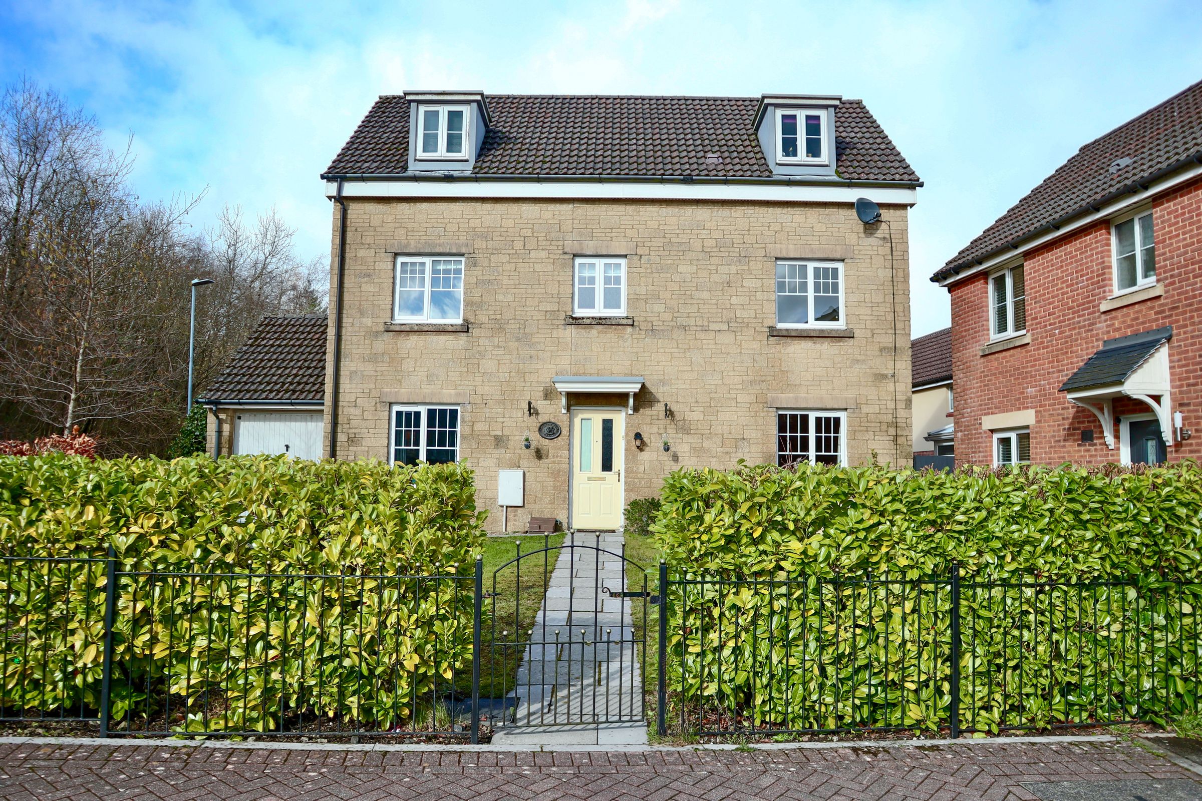 5 bed detached house for sale in Penderyn Close, Cae Penderyn, Merthyr