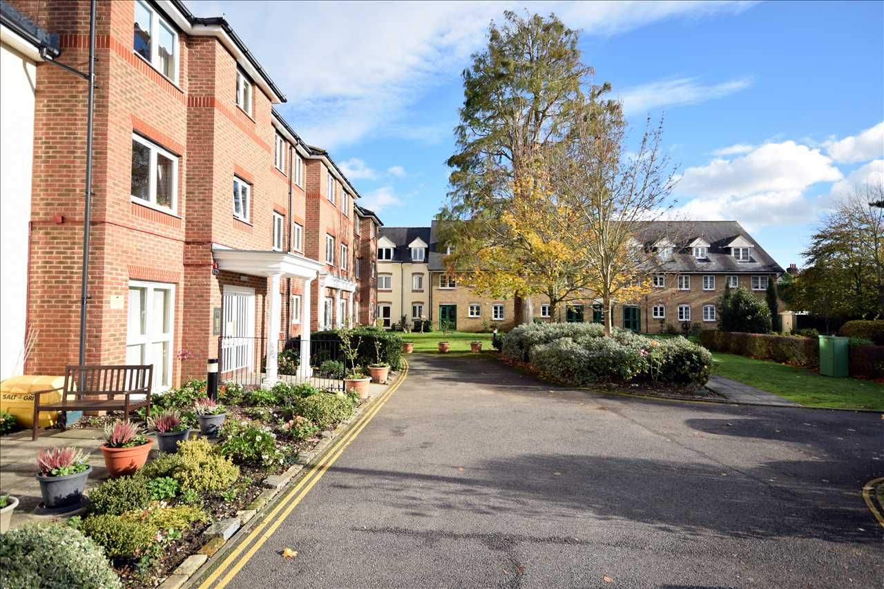 2 bed property for sale in Spalding Court, Cedar Avenue, Chelmsford CM1