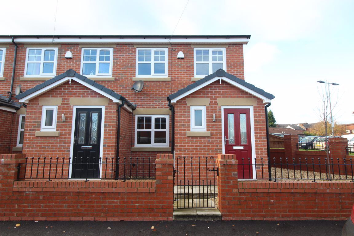 3 bed terraced house to rent in Wardley Street, Pemberton, Wigan WN5