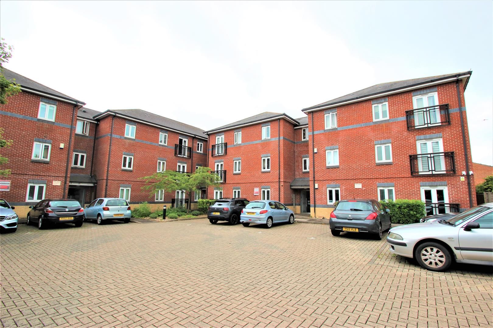2 bed property to rent in Brasenose Driftway, Cowley, Oxford OX4 Zoopla