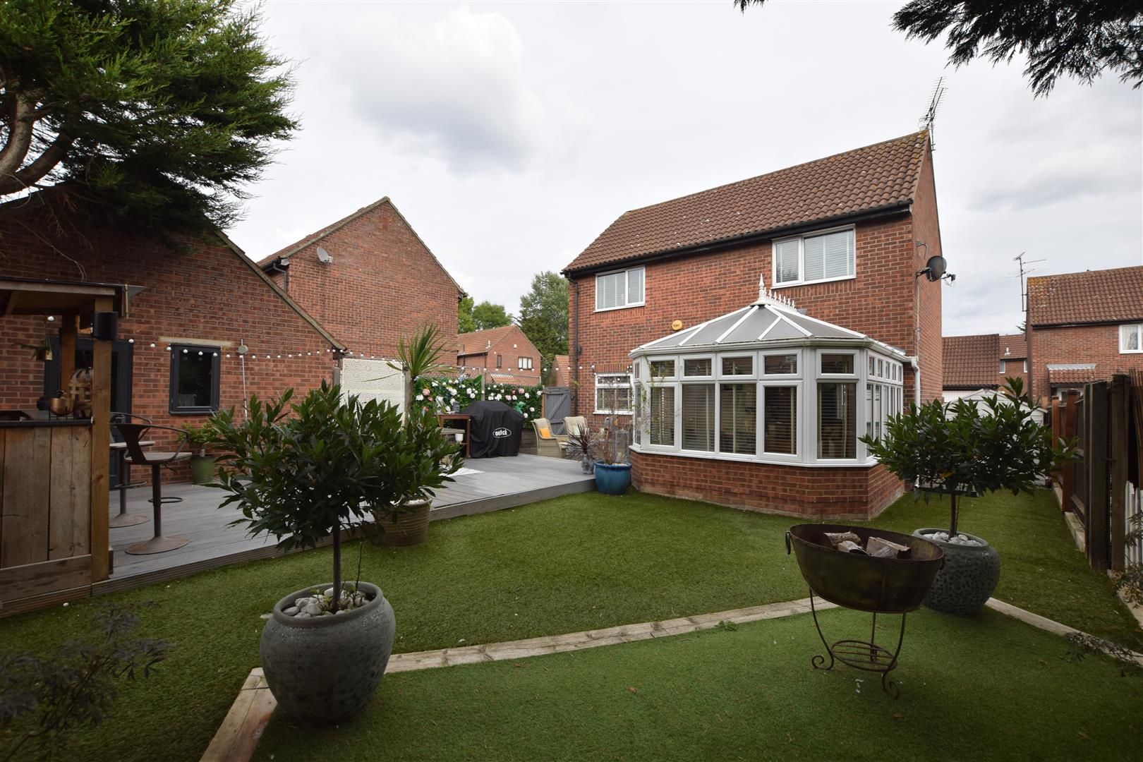 3 bed detached house for sale in Medoc Close, Pitsea, Basildon SS13