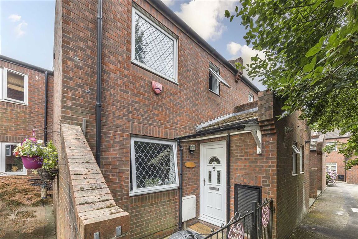 3 bed property for sale in Duddington Close, London SE9 Zoopla