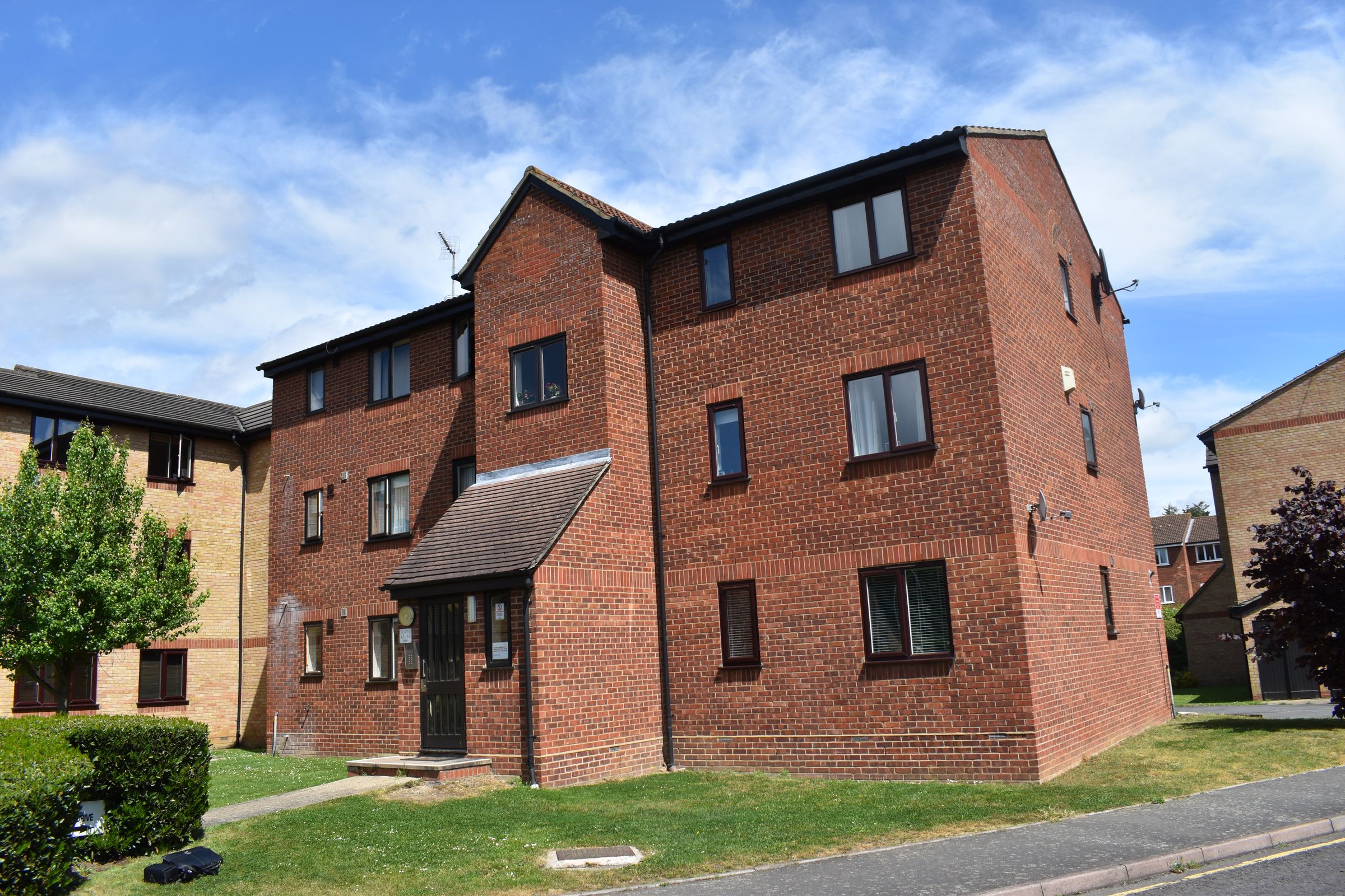 Studio for sale in Latimer Drive, Hornchurch, Essex RM12 Zoopla