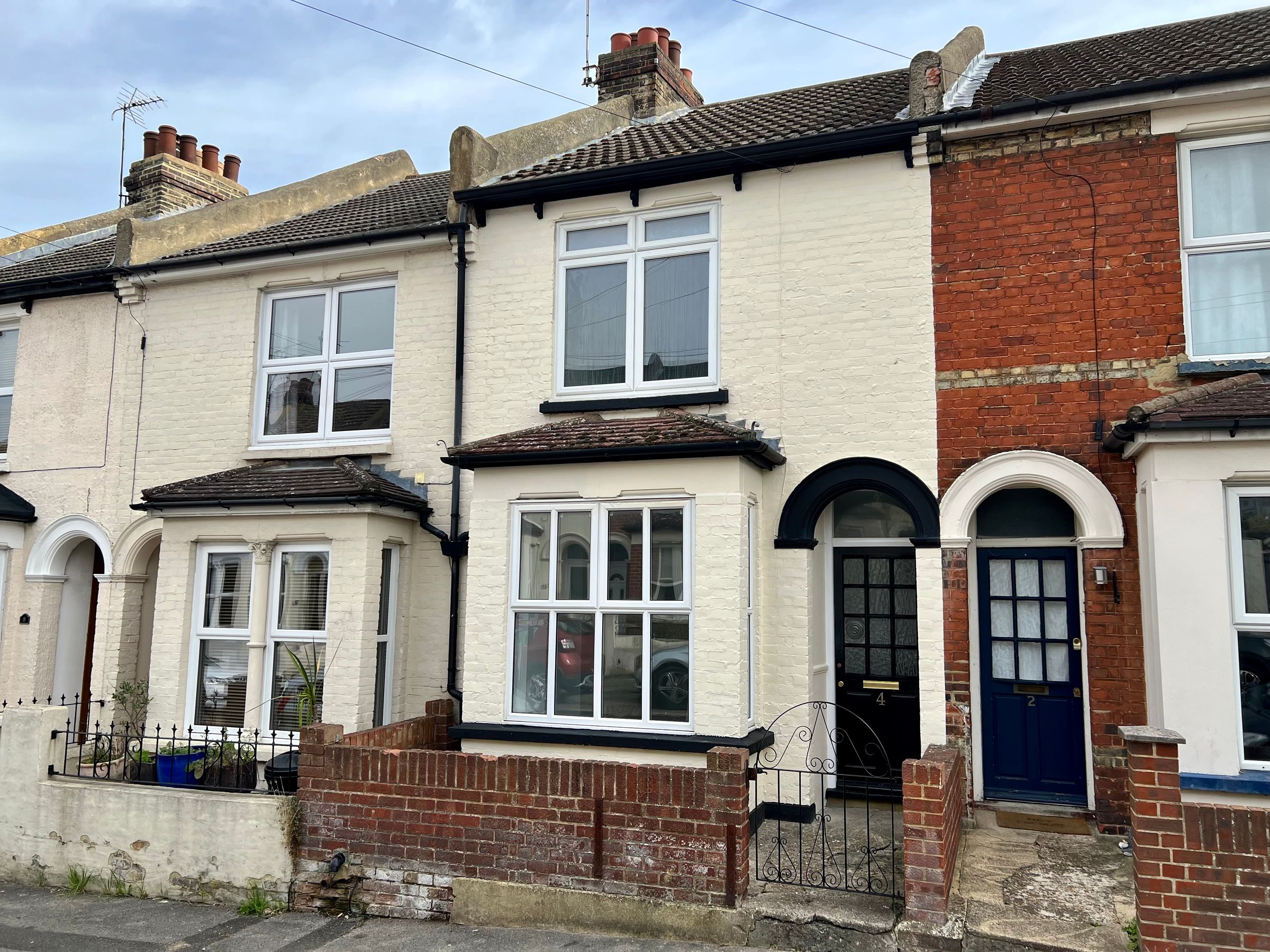 3 bed terraced house to rent in Clarence Avenue, Rochester ME1 Zoopla