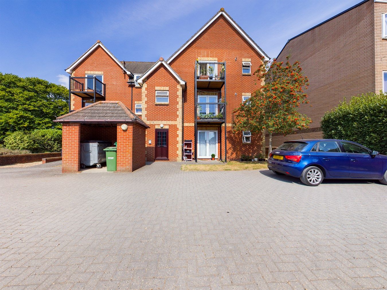 2 bed flat for sale in 1, York Road, Netley Abbey, Southampton SO31