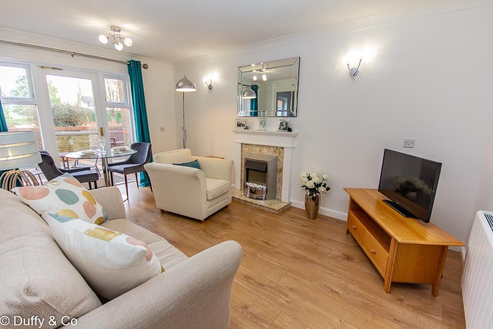 1 bed flat to rent in Clover Court, Church Road, Haywards Heath RH16