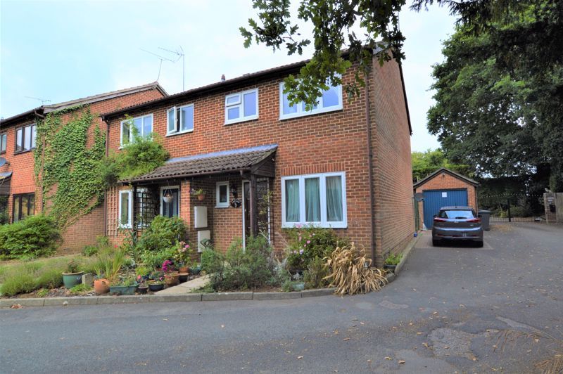 3 bed semidetached house for sale in Woodberry Close, Chiddingfold, Godalming GU8 Zoopla
