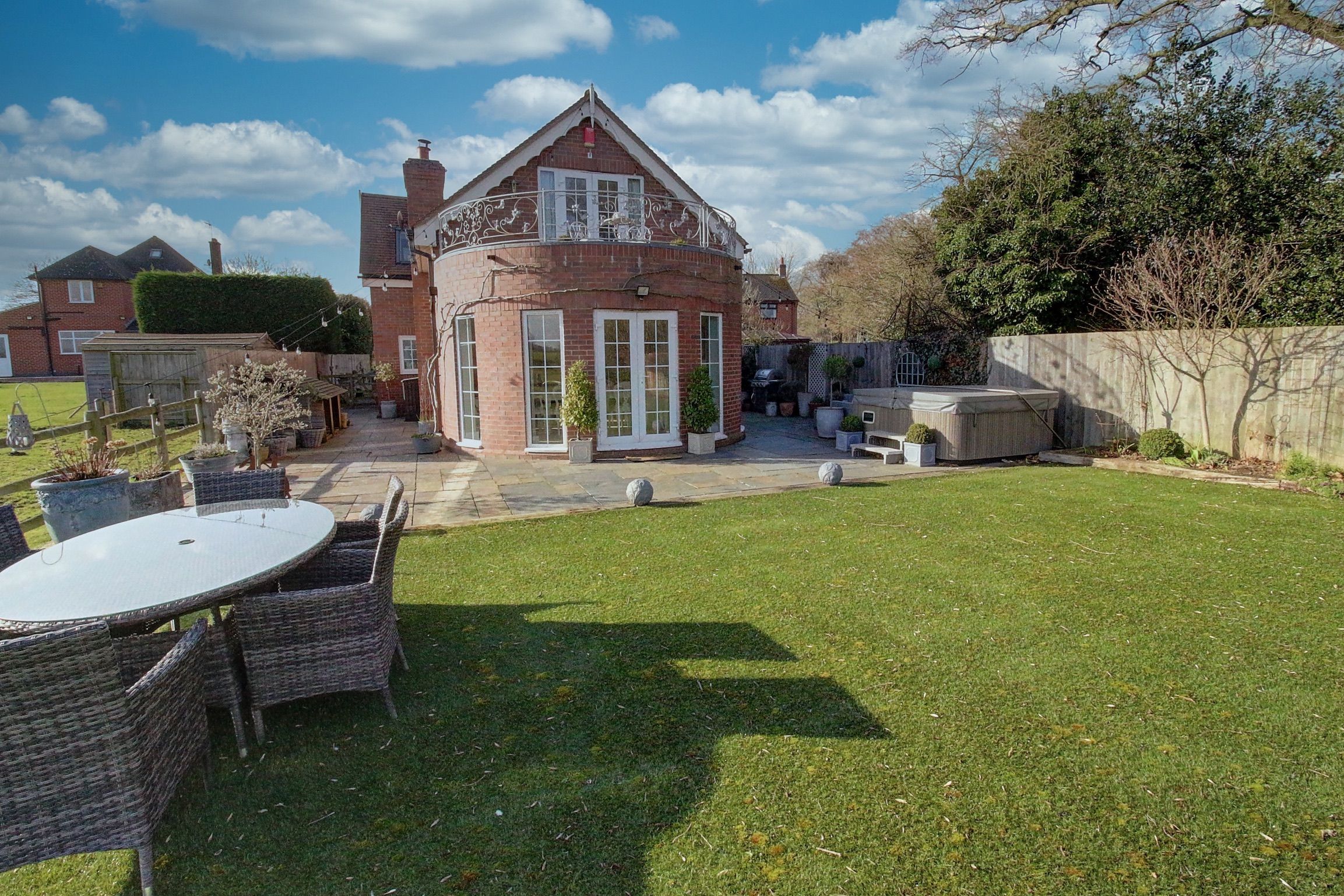 4 bed detached house for sale in Nuneaton Road, Mancetter, Atherstone