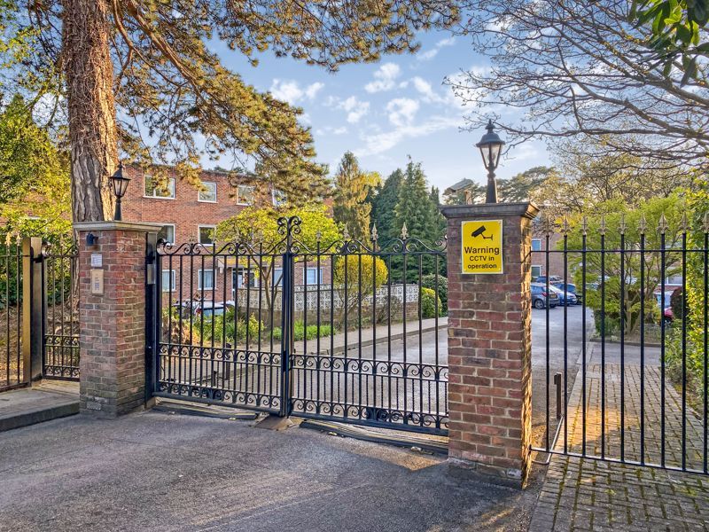 2 bed flat for sale in Cardwell Crescent, Ascot SL5 Zoopla