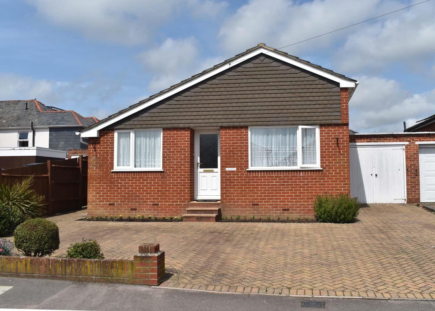 4 bed bungalow for sale in Duncan Road, Park Gate, Southampton SO31