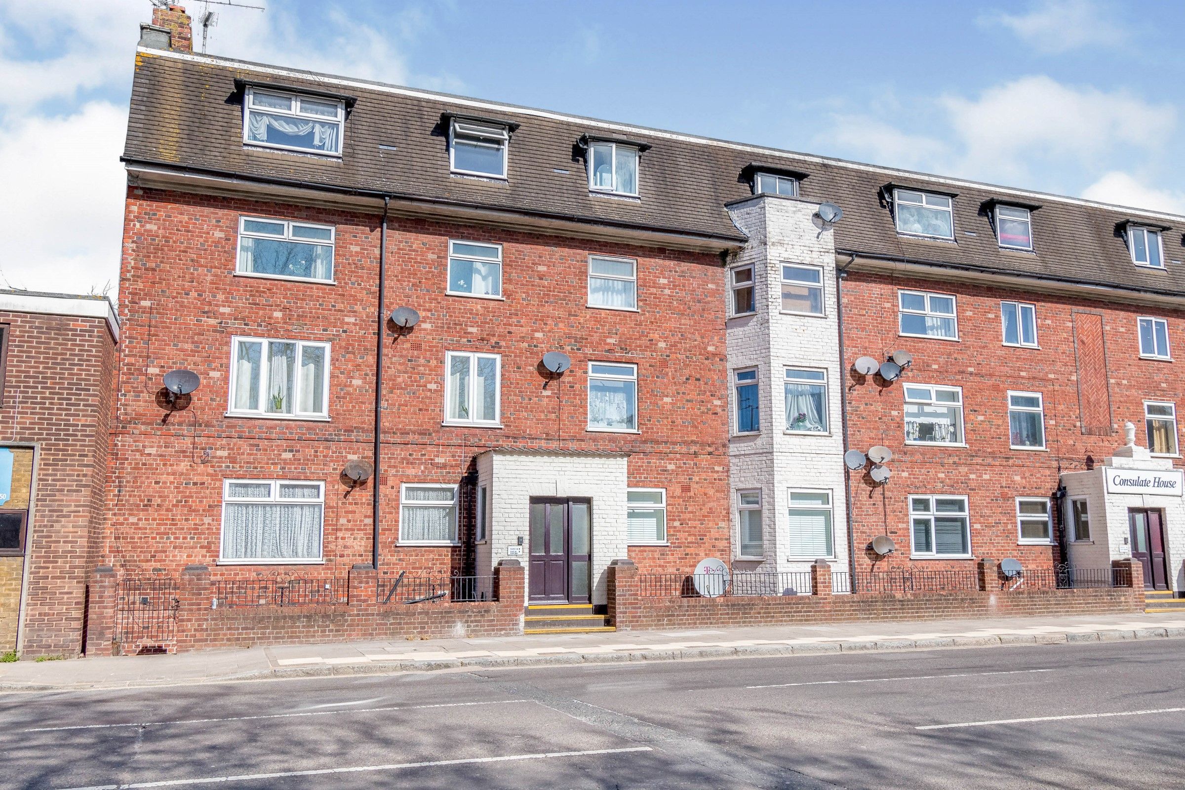 2 bed flat for sale in Consulate House, Canute Road, Southampton