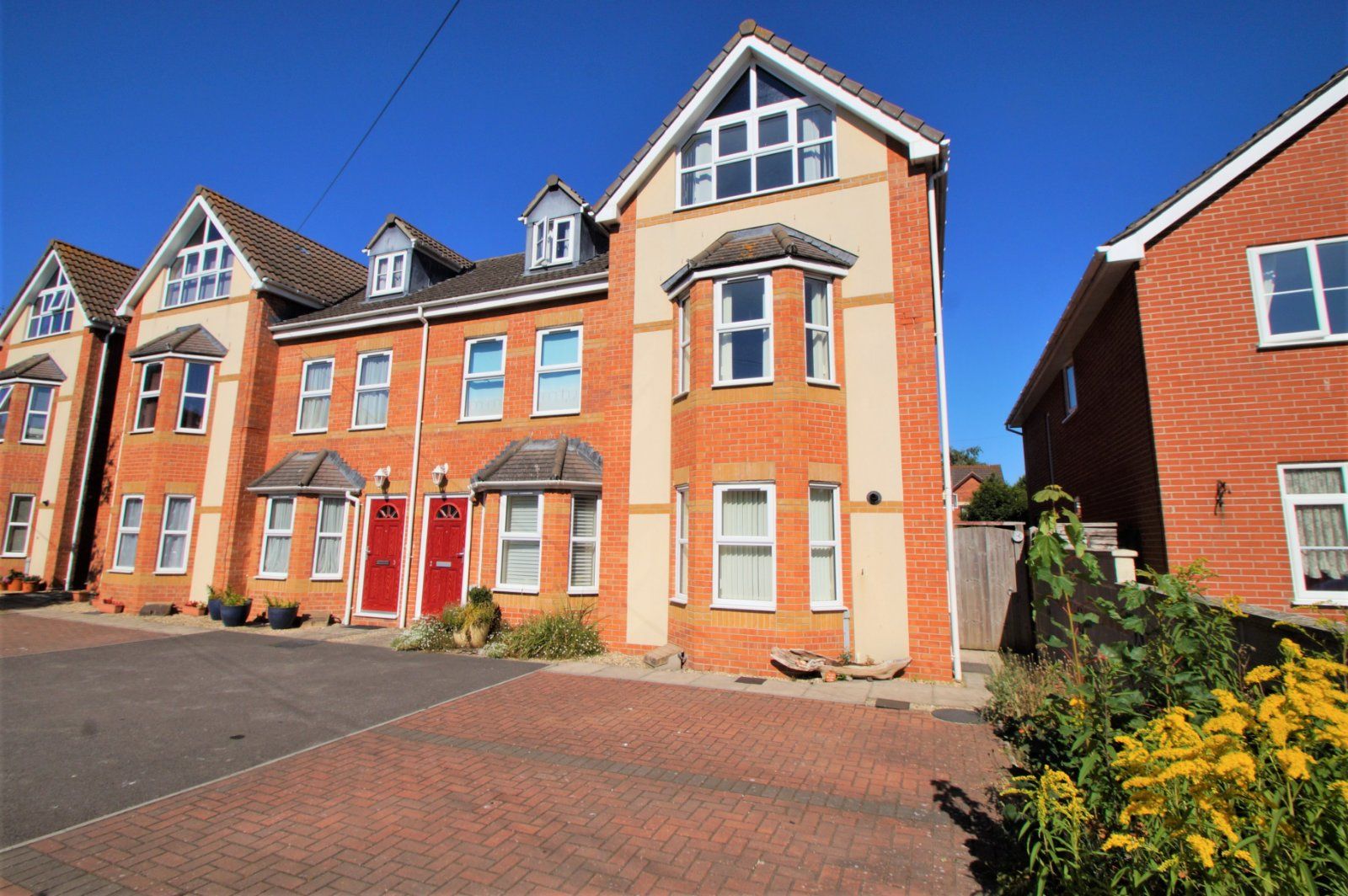 4 bed end terrace house for sale in Beechwood Court, Berrow Road