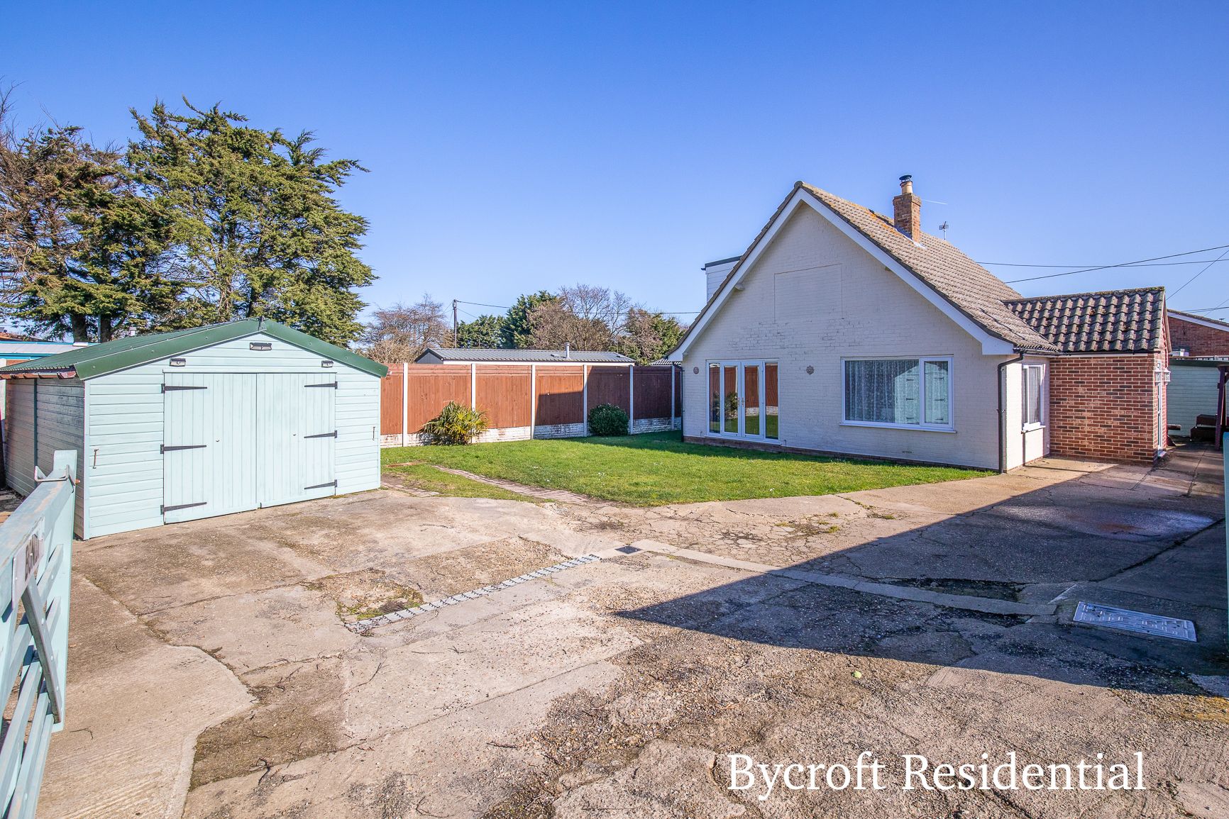 3 bed detached bungalow for sale in Fakes Road, Hemsby, Great Yarmouth