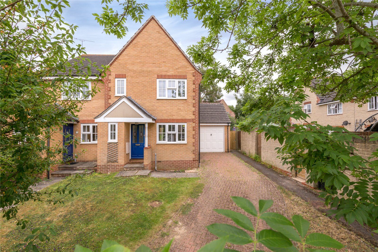 3 bed semidetached house for sale in Harding Close, Faringdon