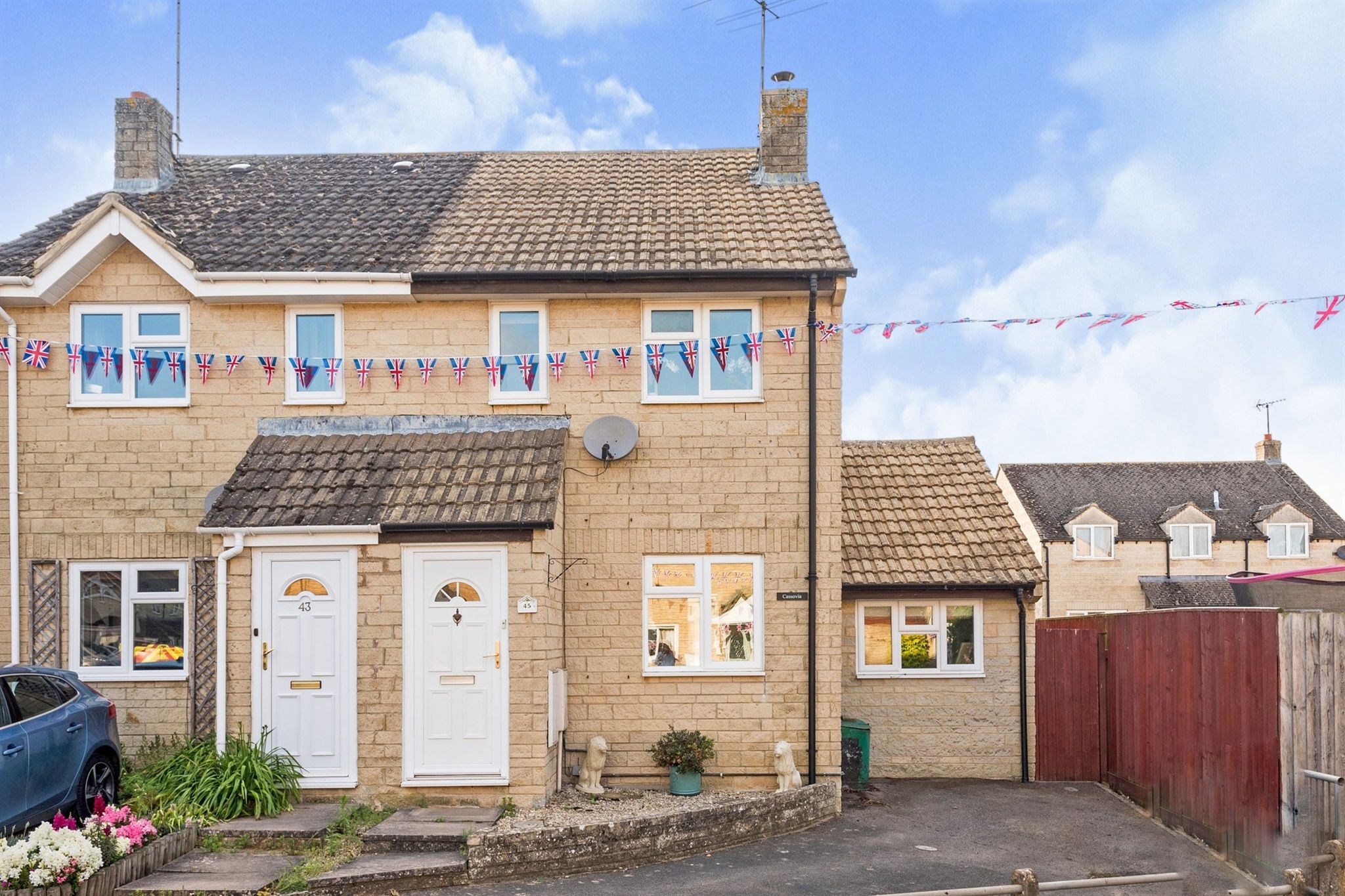 3 bed semidetached house for sale in Ansell Way, MiltonUnderWychwood