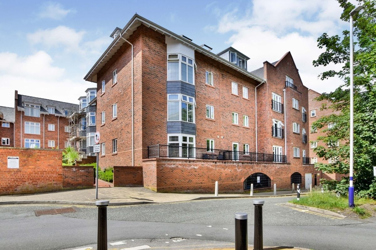 2 bed flat to rent in Station Road, Wilmslow, Cheshire SK9 Zoopla