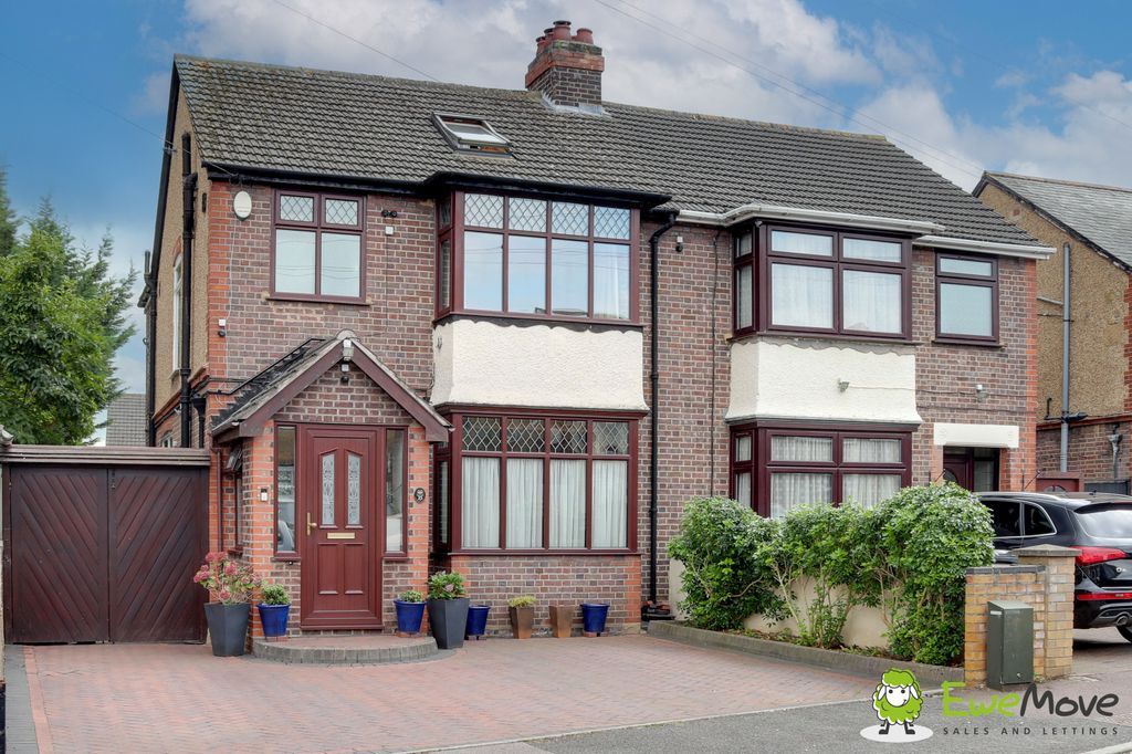 4 bed semidetached house for sale in St. Michaels Crescent, Luton LU3