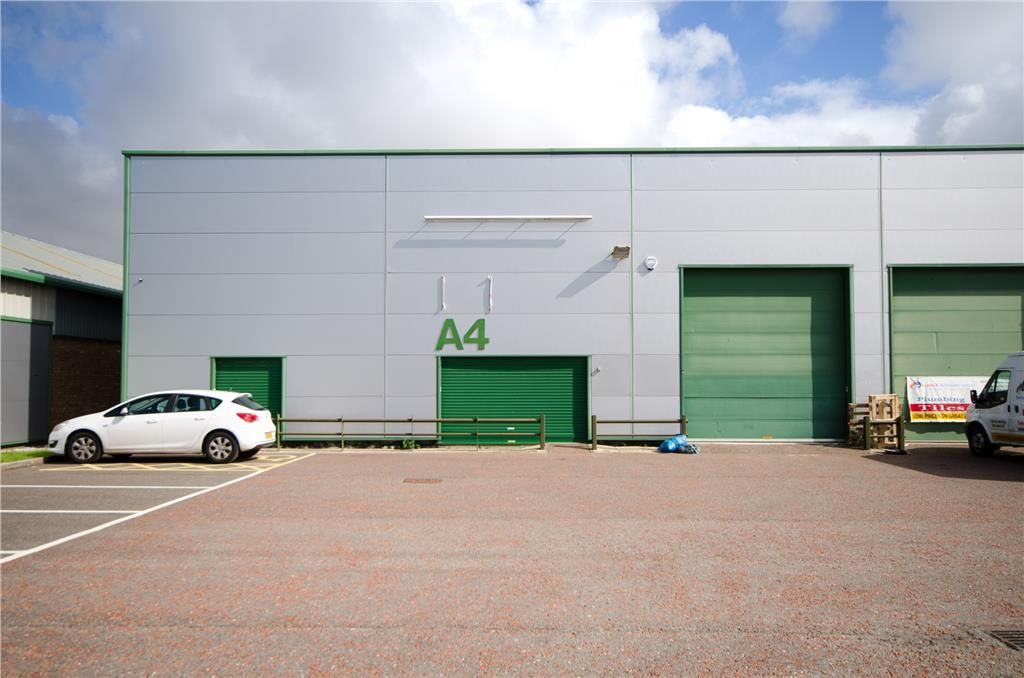 Light industrial to let in Kingfisher Business Park, Hawthorne Road
