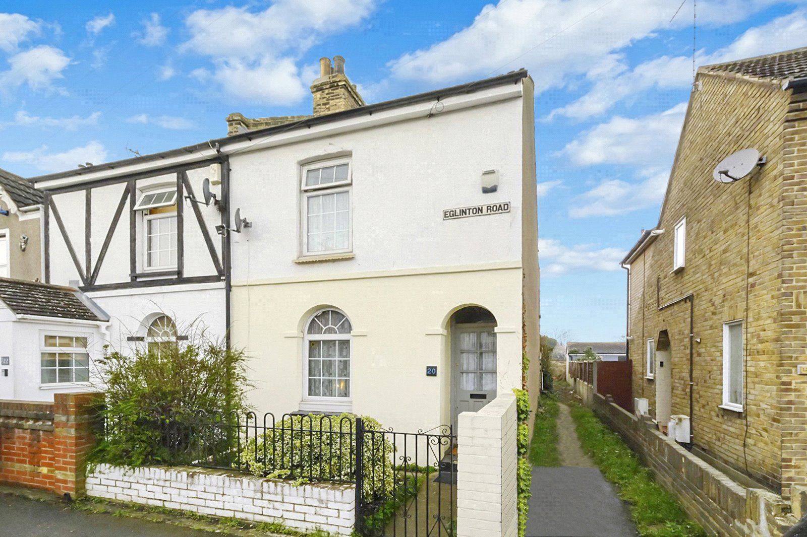 2 bed semidetached house for sale in Eglinton Road, Kent