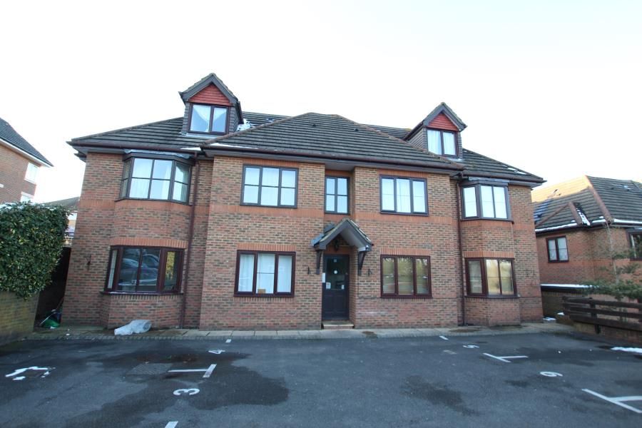 2 bed flat to rent in Anchor Hill, Knaphill, Woking GU21 Zoopla