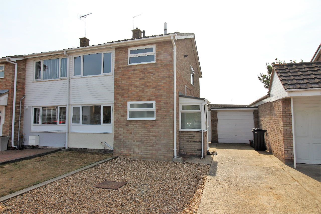 3 bed semidetached house for sale in Puffinsdale, Great Clacton