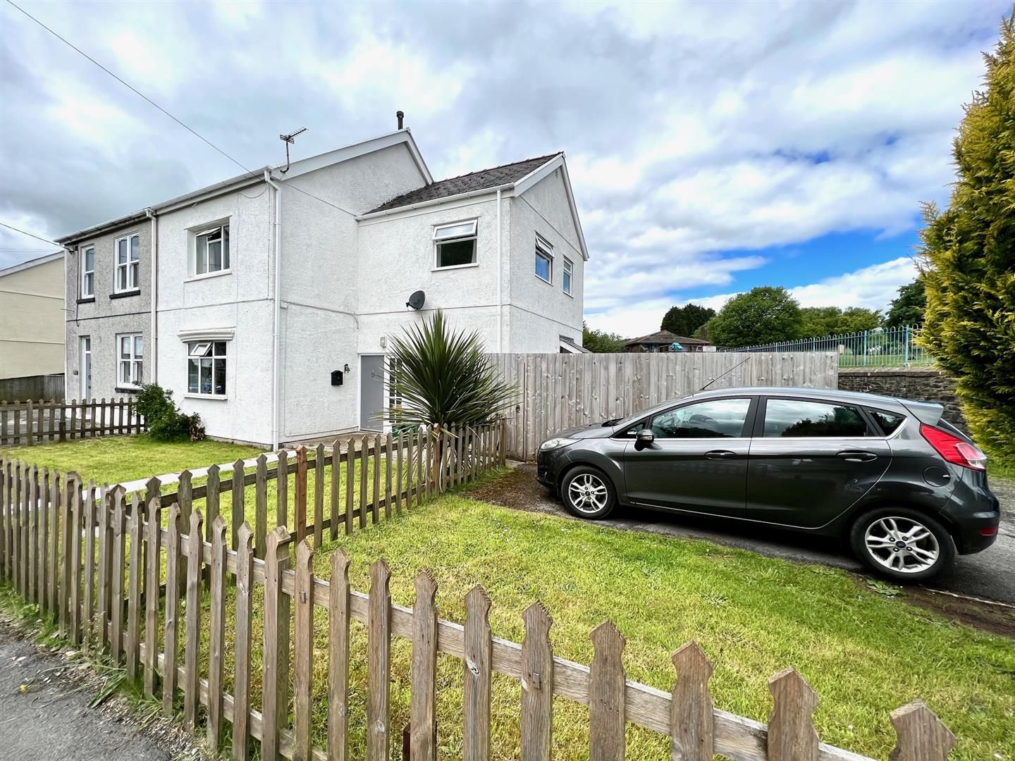 3 bed semidetached house for sale in Bethania Road, Upper Tumble