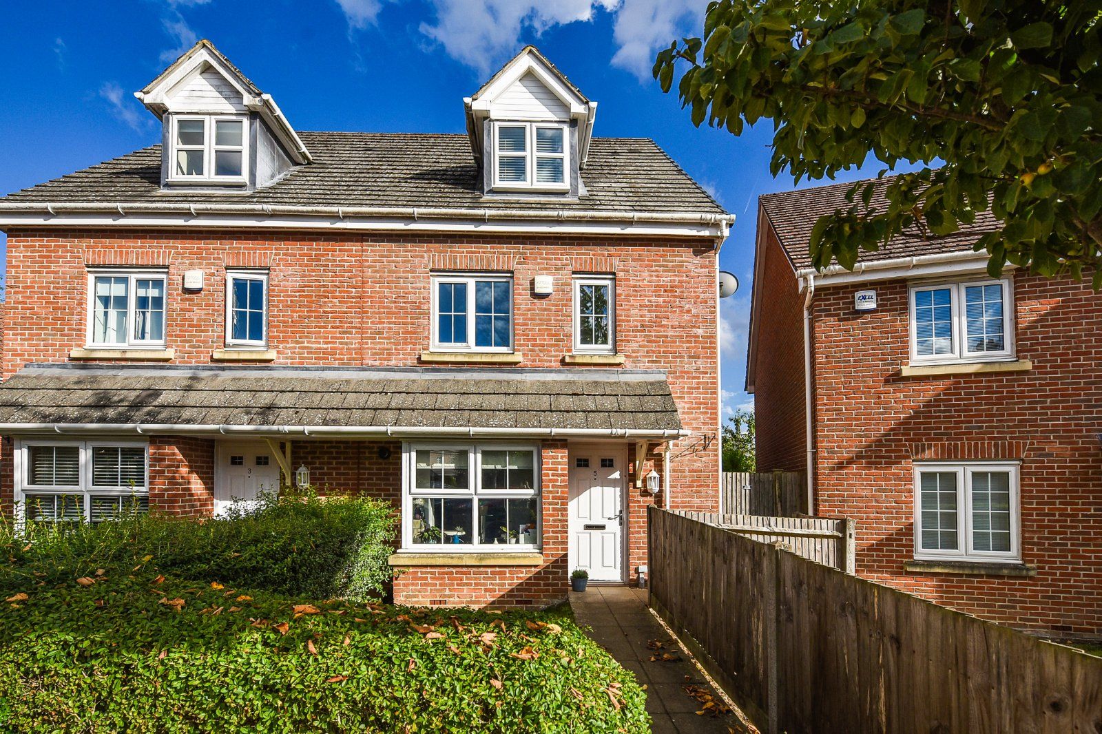 4 bed semidetached house for sale in Chaffinch Road, Four Marks, Alton
