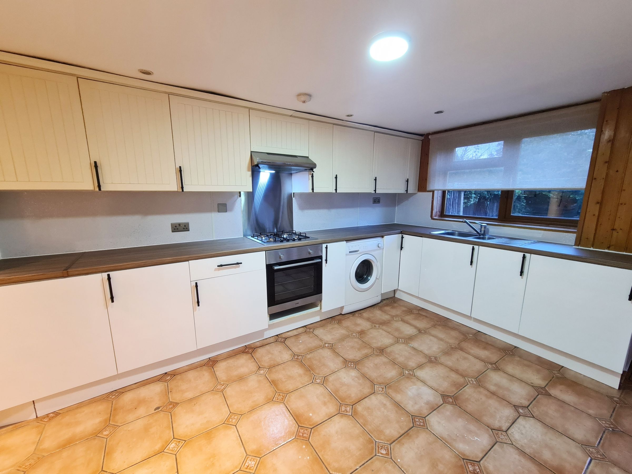 3 bed semidetached house to rent in Worthing Road, Basildon SS15 Zoopla