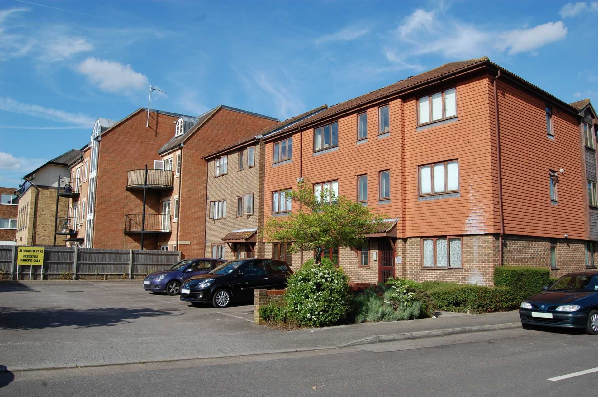 1 bed flat for sale in High Street, Addlestone KT15 Zoopla