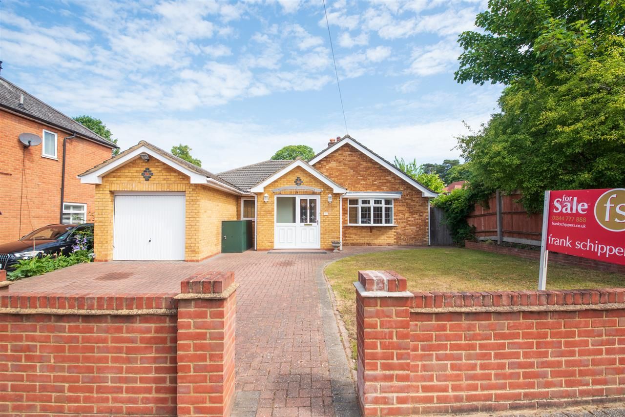 3 bed detached bungalow for sale in Cambridge Road, Crowthorne RG45
