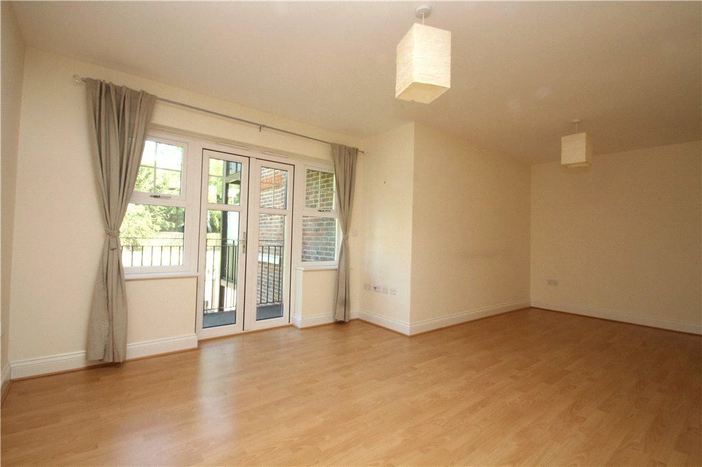 2 bed flat for sale in Pembroke Road, Woking, Surrey GU22 Zoopla