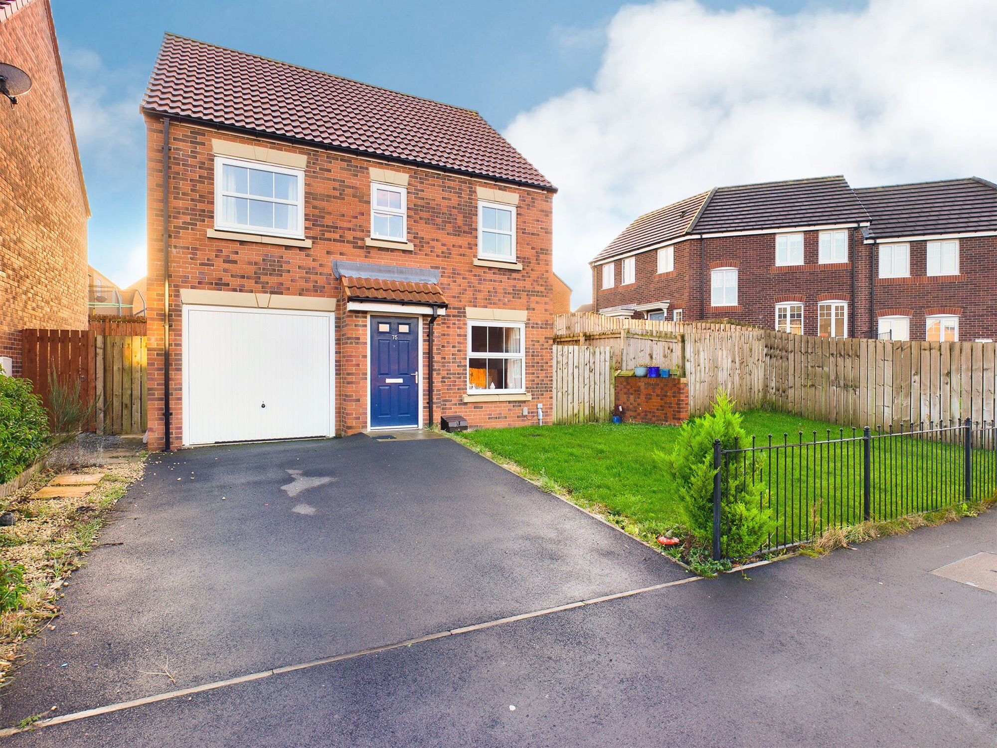 3 bed detached house for sale in Kingfisher Drive, Easington Lane