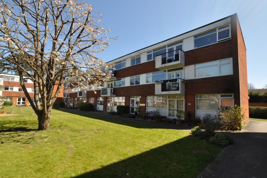 2 bed flat to rent in Sollershot Hall, Sollershott East, Letchworth