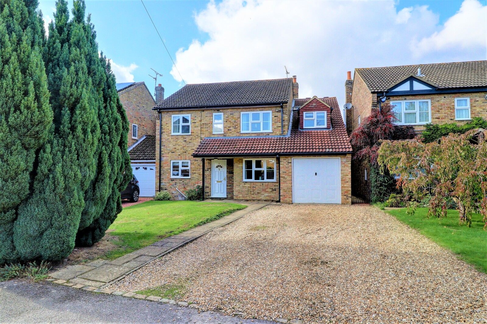 5 bed detached house for sale in Alice Close, Holmer Green, High