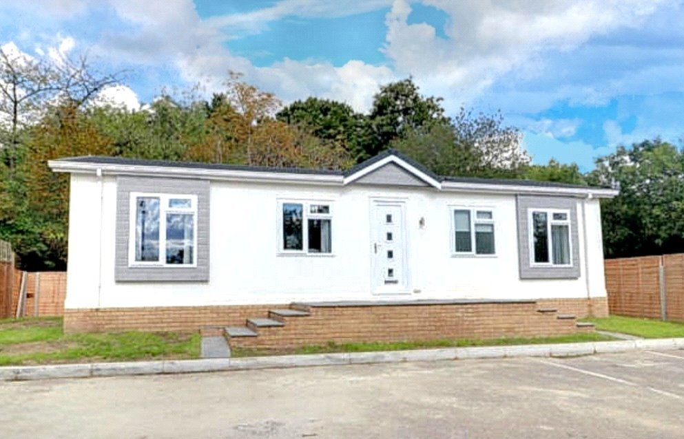 New home, 2 bed property for sale in Sunset Drive, HaveringAtteBower