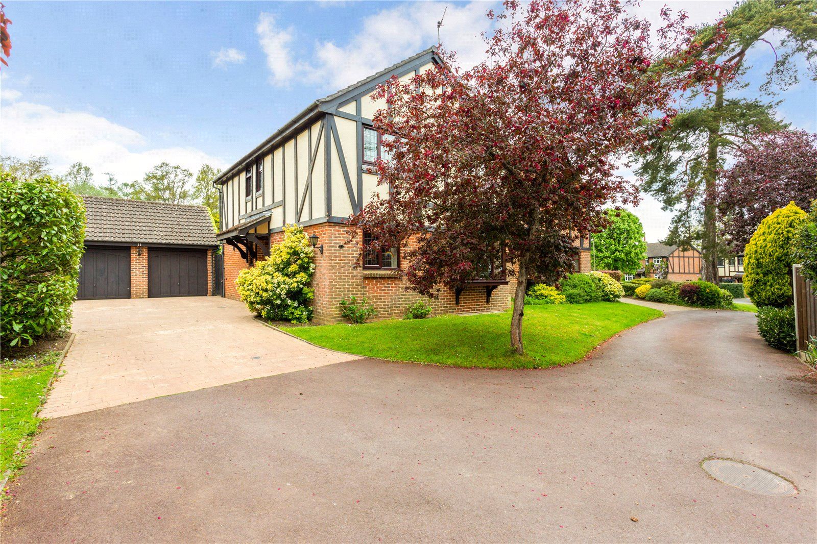 4 bed detached house for sale in Larkspur Way, North Holmwood, Dorking