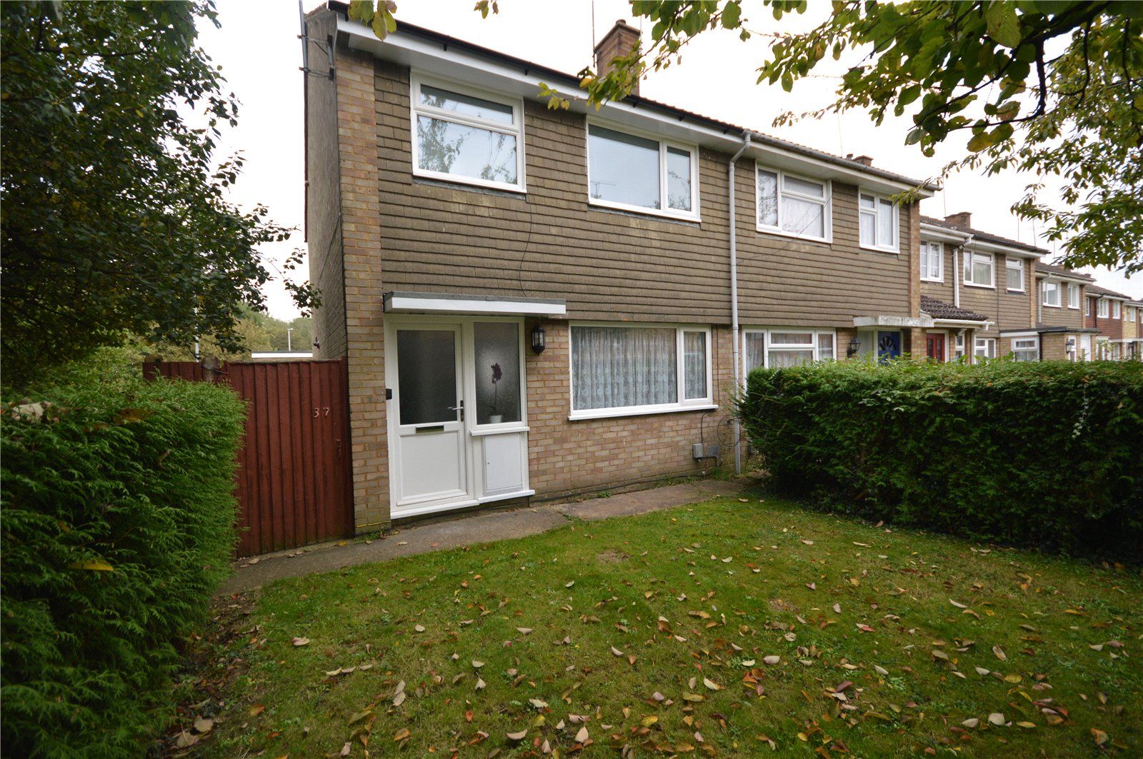 3 bed end terrace house for sale in Hebden Close, Luton, Bedfordshire